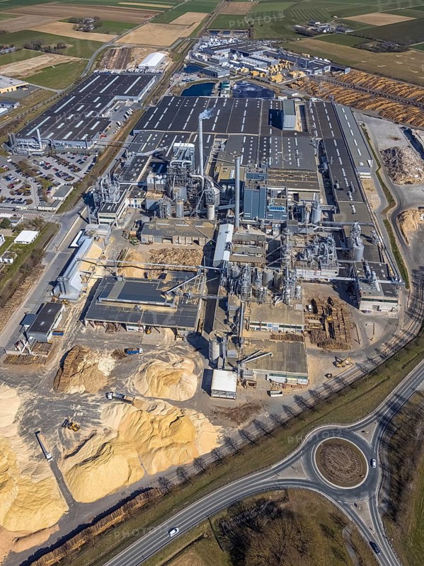 Aerial view, Egger Holzwerkstoffe Brilon GmbH, Brilon, Sauerland, North Rhine-Westphalia, Germany, DE, Europe, commercial enterprises, commercial area, commercial park, commercial location, commercial use, wood processing, Im Kissen, industrial plants, industrial area, industrial location, roundabout, roundabout, aerial view, aerial photography, aerial photography, smoke cloud, overview, bird's eye view, birds-eyes view, overview