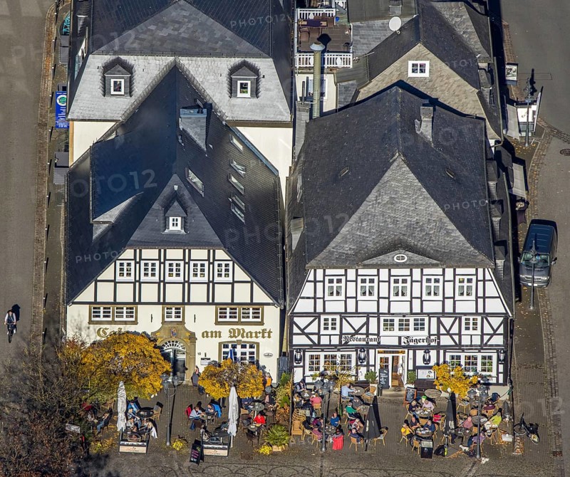 Aerial view, half-timbered inns at the market with outdoor catering in Brilon, Sauerland, North Rhine-Westphalia, Germany, outdoor catering, Brilon, Cafe am Markt, Café, DE, Europe, inn, gastronomy, Jägerhof Restaurant, aerial view, aerial photography, aerial photography, restaurant, overview, bird's-eye view, overview