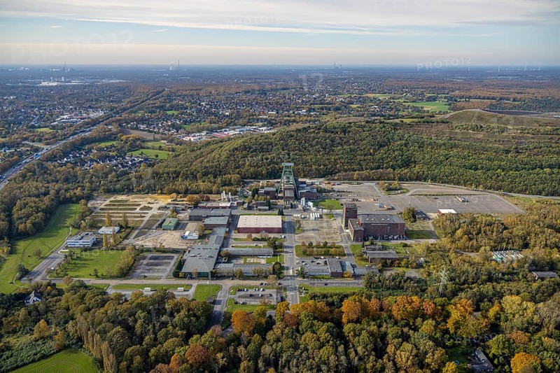 Aerial photograph, headframe at Prosper Haniel mine in the Fuhlenbrock district of Bottrop, Ruhr area, North Rhine-Westphalia, Germany, Prosper-Haniel mine, Bottrop, DE, Europe, winding tower, autumn forest, aerial photograph, aerial photography, aerial photography, overview, bird's-eye view, overview