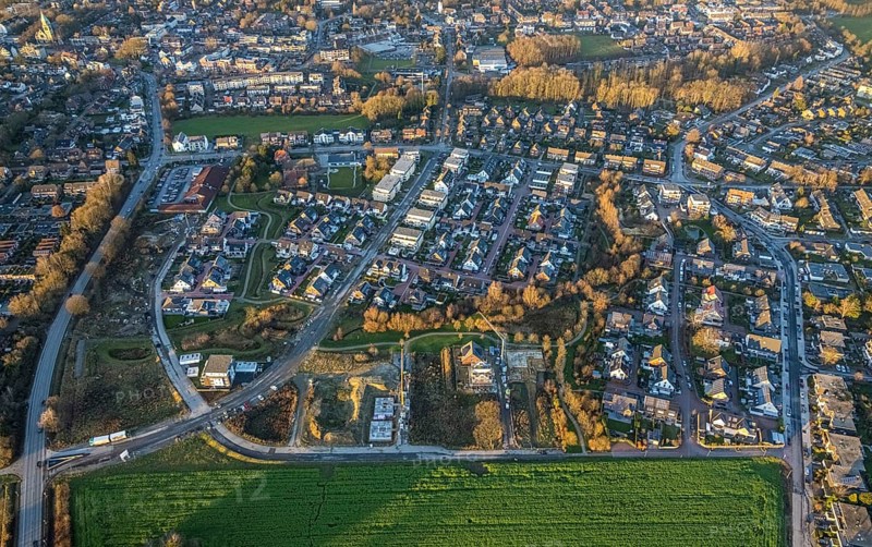 Aerial view, residential area Pastor-Dahlmann-Straße and Kirchhellener Ring with construction site at Pater-Gahlen-Straße in the district Kirchhellen in Bottrop, Ruhr area, North Rhine-Westphalia, Germany, construction work, construction area, building site, building plots, construction project, construction site, Bottrop, DE, Europe, property tax, real estate, aerial view, aerial photography, aerial photography, new building, overview, bird's-eye view, residential estate, living and living, residential area, residential buildings, residential quality, residential neighbourhood, housing estate, birds-eyes view, overview