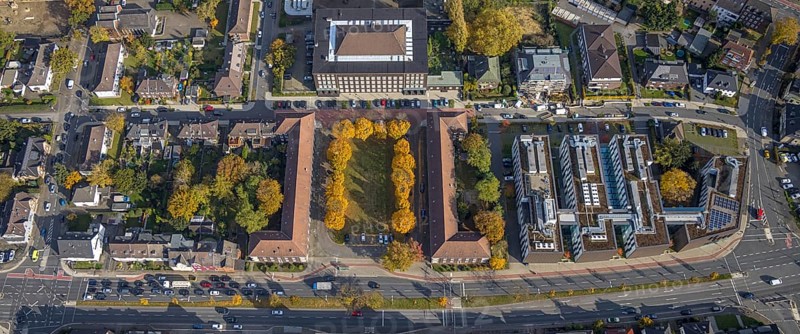 Aerial view, Hochschule Ruhr West - Campus Bottrop, Hans-Sachs-Platz and trees in autumn colours in the district Nord-Ost in Bottrop, Ruhr area, North Rhine-Westphalia, Germany, row of trees, Bottrop, DE, Europe, aerial view, aerial photography, aerial photography, overview, bird's-eye view, birds-eyes view, overview