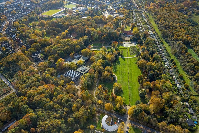 Aerial view, Josef Albers Museum Quadrat and Stadtgarten and Overbeckshof allotment garden association in the south-west district of Bottrop, Ruhr area, North Rhine-Westphalia, Germany, Bottrop, DE, Europe, community garden, autumn forest, allotment garden, allotment garden site, allotment garden association, aerial view, aerial photography, aerial photography, museum, allotment garden, overview, bird's-eye view, meadows and fields, birds-eyes view, overview