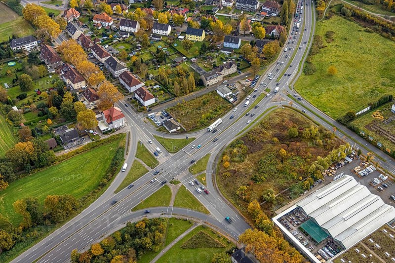 Aerial view, intersection Horster Straße and Brauckstraße with the toom DIY store in the district Boy in Bottrop, Ruhr area, North Rhine-Westphalia, Germany, Bottrop, DE, Europe, commercial enterprises, commercial space, commercial area, commercial location, commercial use, intersection, aerial view, aerial photography, aerial photography, road intersection, road traffic, overview, bird's eye view, birds-eyes view, overview