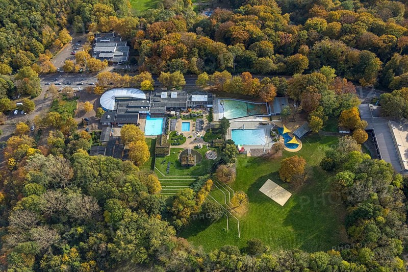Aerial view, Solbad Vonderort with sauna, wellness and outdoor pool in the Revierpark Vonderort in the district Osterfeld in Oberhausen, Ruhr area, North Rhine-Westphalia, Germany, bathing establishment, bathing resort, DE, Europe, outdoor pool, leisure facility, leisure pool, leisure activities, leisure park, aerial view, aerial photography, aerial photography, Oberhausen, swimming pool, overview, bird's-eye view, overview