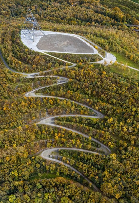 Aerial view, tetrahedron pyramid and serpentine path on the Beckstraße slag heap in the Batenbrock-Nord district of Bottrop, Ruhr area, North Rhine-Westphalia, Germany, viewing terrace, Bottrop, DE, Europe, shapes and colours, Emscherblick slag heap event, autumn forest colours, aerial view, aerial photography, aerial photography, pyramid sculpture, sight, serpentine shape, tetrahedron, overview, bird's eye view, forest area, birds-eyes view, overview, zigzag