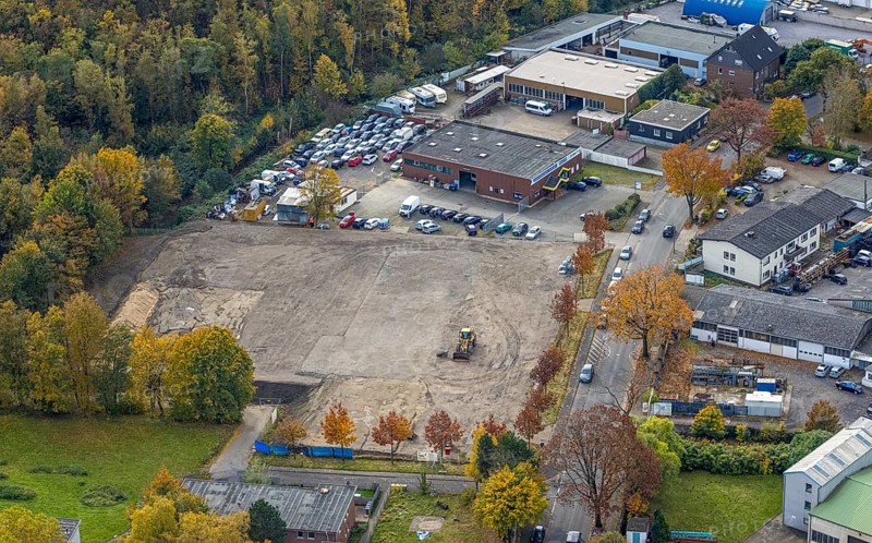 Aerial view, brownfield site at Batenbrockstraße next to Automobile Youssef Ankauf & Verkauf in the district Batenbrock-Nord in Bottrop, Ruhr area, North Rhine-Westphalia, Germany, construction work, construction area, building site, building plots, building project, construction site, Bottrop, DE, Europe, aerial view, aerial photography, aerial photography, overview, bird's-eye view, overview