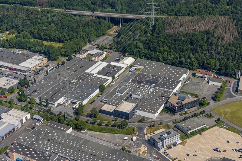 Aerial view, industrial area Westring, META-Regalbau, company premises Fritz Streiter, Bruchhausen, Arnsberg, Sauerland, North Rhine-Westphalia, Germany, DE, Europe, commercial enterprises, commercial area, commercial location, commercial use, Hochsauerlandkreis, industrial area, industrial location, Interprint GmbH, aerial photograph, aerial photography, aerial photography, META-Regalbau GmbH, overview, bird's-eye view, birds-eyes view, overview
