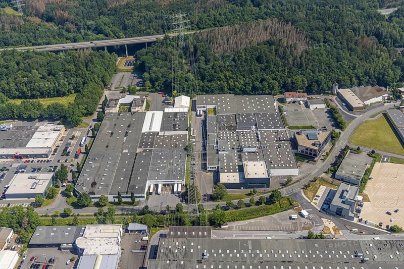 Aerial view, industrial area Westring, META-Regalbau, company premises Fritz Streiter, Bruchhausen, Arnsberg, Sauerland, North Rhine-Westphalia, Germany, DE, Europe, commercial enterprises, commercial area, commercial location, commercial use, Hochsauerlandkreis, industrial area, industrial location, Interprint GmbH, aerial photograph, aerial photography, aerial photography, META-Regalbau GmbH, overview, bird's-eye view, birds-eyes view, overview