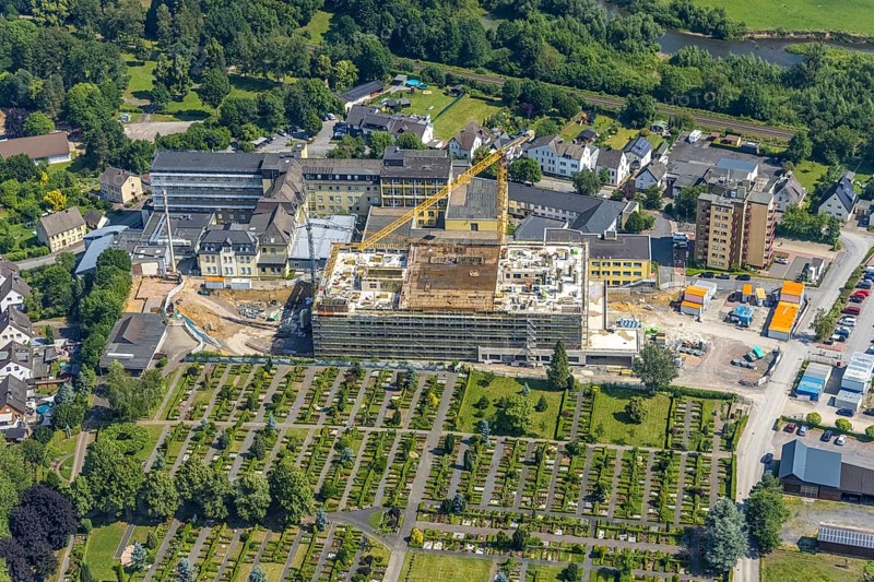 Aerial view, construction site and extension of Hochsauerland Karolinen-Hospital Hüsten, Hüsten, Arnsberg, Sauerland, North Rhine-Westphalia, Germany, construction work, construction area, building site, building plots, construction project, construction site, DE, Europe, health care, Hochsauerlandkreis, hospital, clinic, clinic centre, hospital, aerial photograph, aerial photography, aerial photography, medical facility, medical aid, new building, overview, bird's eye view, birds-eyes view, overview, medical care