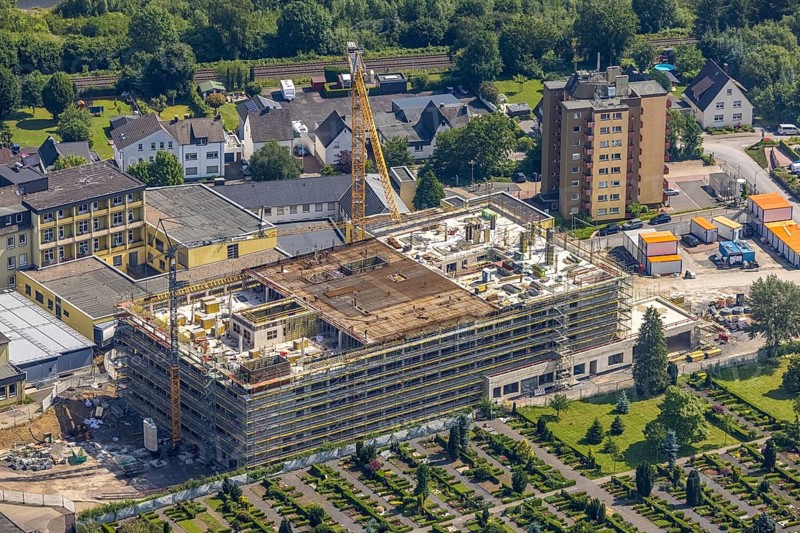 Aerial view, construction site and extension of Hochsauerland Karolinen-Hospital Hüsten, Hüsten, Arnsberg, Sauerland, North Rhine-Westphalia, Germany, construction work, construction area, building site, building plots, construction project, construction site, DE, Europe, health care, Hochsauerlandkreis, hospital, clinic, clinic centre, hospital, aerial photograph, aerial photography, aerial photography, medical facility, medical aid, new building, overview, bird's eye view, birds-eyes view, overview, medical care