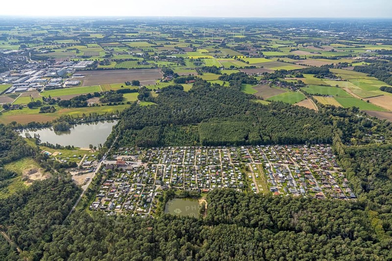 Aerial view, campsite Dingdener Heide in the district Dingden in Hamminkeln, Münsterland, North Rhine-Westphalia, Germany, camping, camping site, camping houses, campsite, DE, Europe, leisure, Hamminkeln, aerial view, aerial photography, aerial photography, overview, bird's-eye view, overview