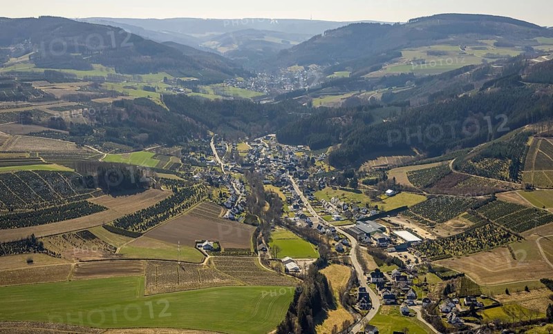 Aerial view, forest area and village view Heringhausen, Bestwig, Sauerland, North Rhine-Westphalia, Germany, DE, Europe, distant view, hilly landscape, aerial view, aerial photography, aerial photography, overview, bird's eye view, forest area, meadows and fields, birds-eyes view, overview
