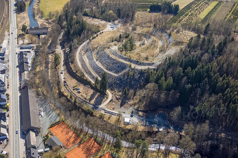 Aerial photo, slate mine Nuttlar, visitor mine slate mine Nuttlar, slag heap former Ostwig mine, Nuttlar, Bestwig, Sauerland, North Rhine-Westphalia, Germany, DE, Europe, slag heap, aerial photo, aerial photography, aerial photography, overview, bird's eye view, birds-eyes view, historical slate mine, overview