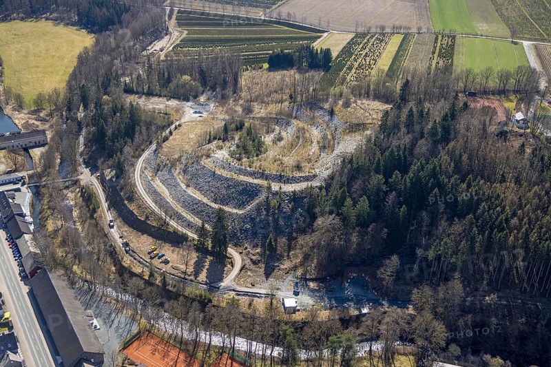 Aerial photo, slate mine Nuttlar, visitor mine slate mine Nuttlar, slag heap former Ostwig mine, Nuttlar, Bestwig, Sauerland, North Rhine-Westphalia, Germany, DE, Europe, slag heap, aerial photo, aerial photography, aerial photography, overview, bird's eye view, birds-eyes view, historical slate mine, overview