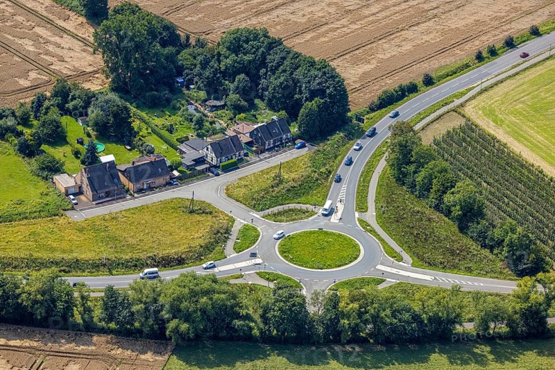 Aerial view, new roundabout for the development of the L821n road at Lünener Straße in Oberaden, Bergkamen, Ruhr area, North Rhine-Westphalia, Germany, DE, Europe, roundabout, roundabout, aerial photograph, aerial photography, aerial photography, overview, bird's-eye view, overview