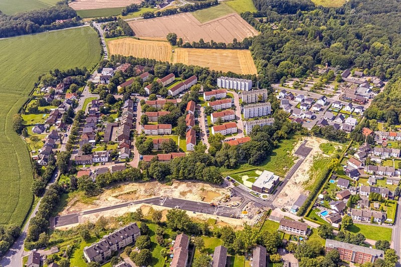 Aerial view, construction site AWO kindergarten and new housing estate Heidegärten on Berliner Straße in Weddinghofen, Bergkamen, Ruhr area, North Rhine-Westphalia, Germany, construction work, construction area, building site, building plots, construction project, construction site, DE, Europe, property tax, real estate, kindergarten, day care centre, day care centre, aerial photography, aerial photography, aerial photography, new building, overview, bird's-eye view, residential complex, living and living, residential area, residential buildings, residential quality, residential quarter, housing estate, birds-eyes view, overview