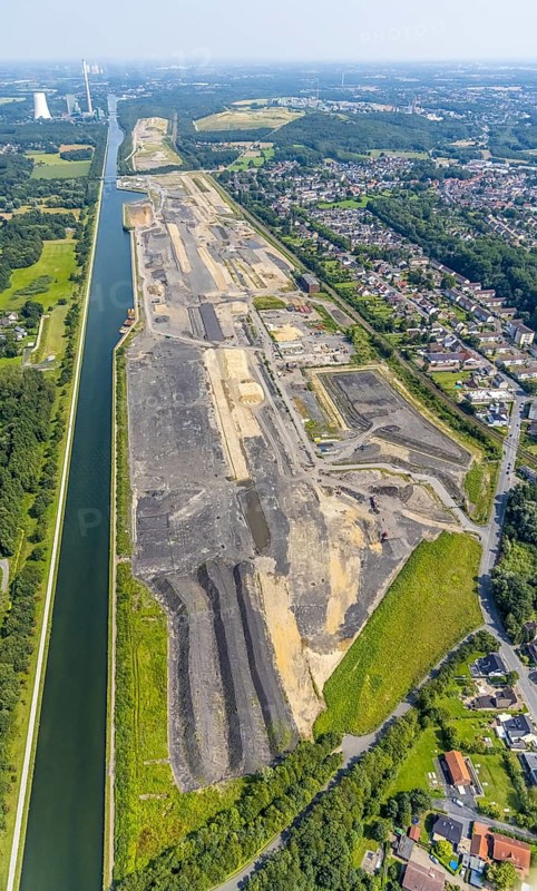 Aerial view, construction site for planned urban quarter Wasserstadt Aden on the site of the former Haus Aden colliery on the Datteln-Hamm Canal in Oberaden, Bergkamen, Ruhr area, North Rhine-Westphalia, Germany, construction work, construction area, building site, building plots, construction project, construction site, DE, Europe, canal, aerial view, aerial photography, aerial photography, new building, overview, bird's eye view, living and living, residential neighbourhood, birds-eyes view, overview