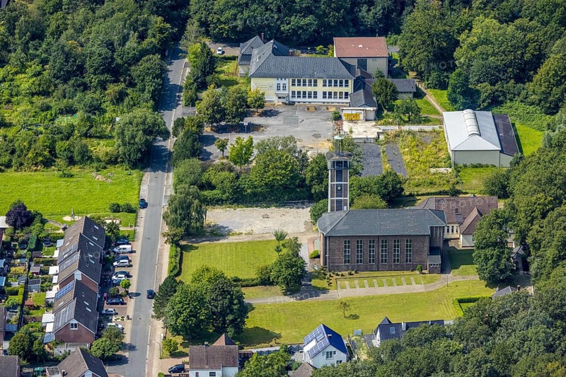 Aerial view, Evang. Martin Luther Church and conversion of the former castle school for new Jahn School in Oberaden, Bergkamen, Ruhr area, North Rhine-Westphalia, Germany, place of worship, education, educational institution, DE, Europe, religious community, place of worship, holy place, church, parish, denomination, educational institute, aerial view, aerial photography, aerial photography, religion, religious site, school, overview, bird's eye view, birds-eyes view, overview