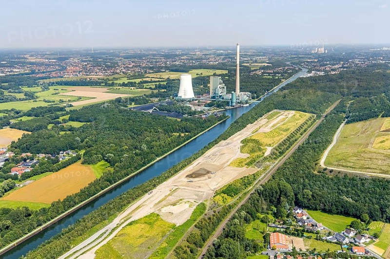 Aerial view, construction site for planned urban quarter Wasserstadt Aden on the site of the former Haus Aden colliery on the Datteln-Hamm Canal with Bergkamen power station in Oberaden, Bergkamen, Ruhr area, North Rhine-Westphalia, Germany, construction work, construction area, building site, building plots, construction measure, construction project, construction site, DE, Europe, canal, aerial view, aerial photography, aerial photography, new building, overview, bird's eye view, living and living, residential quarter, birds-eyes view, overview