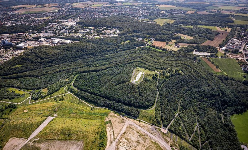 Aerial view, Großes Holz spoil tip with Adener Höhe and light column in Weddinghofen, Bergkamen, Ruhr area, North Rhine-Westphalia, Germany, spoil tip, DE, Europe, landscape construction, light column, aerial view, aerial photography, aerial photography, aerial view, sight, overview, bird's eye view, overview