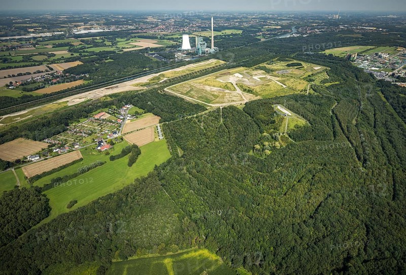Aerial view, Großes Holz spoil tip with Adener Höhe and Bergkamen mine in Weddinghofen, Bergkamen, Ruhr area, North Rhine-Westphalia, Germany, spoil tip, DE, Europe, power station, landscape construction, light column, aerial photograph, aerial photography, aerial photography, sight, coal-fired power station, overview, bird's-eye view, overview