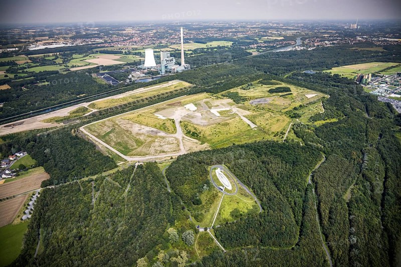Aerial view, Großes Holz spoil tip with Adener Höhe and Bergkamen mine in Weddinghofen, Bergkamen, Ruhr area, North Rhine-Westphalia, Germany, spoil tip, DE, Europe, power station, landscape construction, light column, aerial photograph, aerial photography, aerial photography, sight, coal-fired power station, overview, bird's-eye view, overview