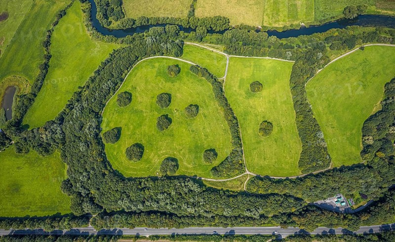 Aerial view, Former landfill site at the river Lippe and wooded area at Westenhellweg in Rünthe, Bergkamen, Ruhr area, North Rhine-Westphalia, Germany, DE, Europe, Shapes and colours, Green trees, Aerial view, Aerial photography, Aerial photography, Overview, Bird's-eye view, Wooded area, Wooded area, birds-eyes view, overview