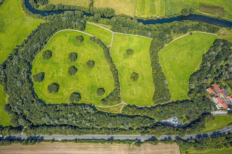 Aerial view, Former landfill site at the river Lippe and wooded area at Westenhellweg in Rünthe, Bergkamen, Ruhr area, North Rhine-Westphalia, Germany, DE, Europe, Shapes and colours, Green trees, Aerial view, Aerial photography, Aerial photography, Overview, Bird's-eye view, Wooded area, Wooded area, birds-eyes view, overview