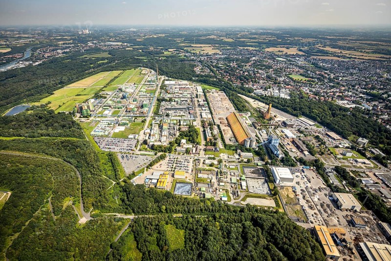 Aerial view, Bayer AG chemical plant site in Bergkamen, Ruhr area, North Rhine-Westphalia, Germany, Bergkamen, DE, Europe, commercial enterprises, commercial area, commercial park, commercial site, commercial use, industrial area, industrial building, industrial site, aerial photograph, aerial photography, aerial photography, recycling centre, overview, Umweltkontor Bergkamen, bird's-eye view, birds-eyes view, overview