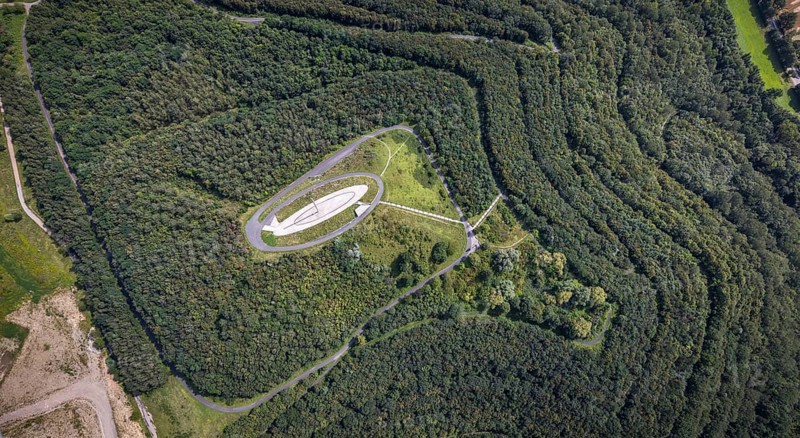Aerial view, Großes Holz spoil tip with Adener Höhe and light column in Weddinghofen, Bergkamen, Ruhr area, North Rhine-Westphalia, Germany, spoil tip, DE, Europe, landscape construction, light column, aerial view, aerial photography, aerial photography, aerial view, sight, overview, bird's eye view, overview