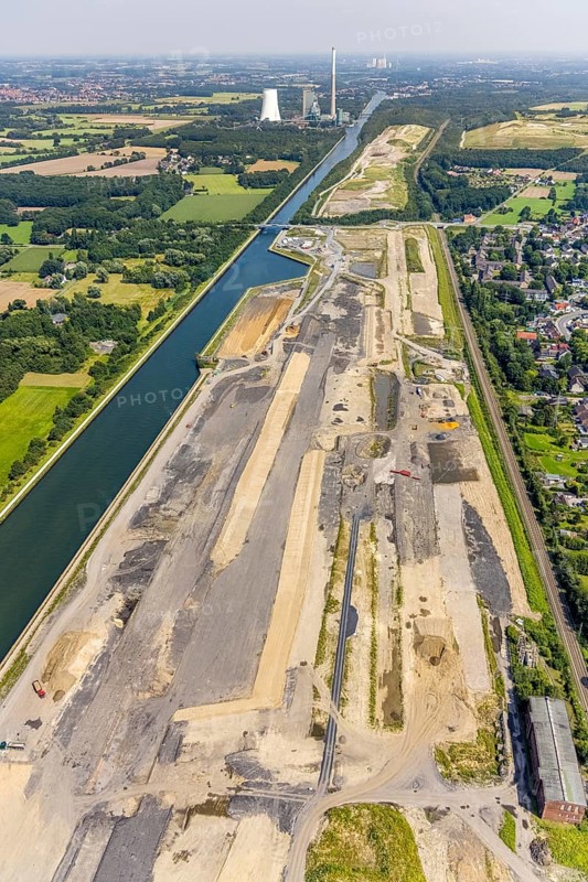 Aerial view, construction site for planned urban quarter Wasserstadt Aden on the site of the former Haus Aden colliery on the Datteln-Hamm Canal in Oberaden, Bergkamen, Ruhr area, North Rhine-Westphalia, Germany, construction work, construction area, building site, building plots, construction project, construction site, DE, Europe, canal, aerial view, aerial photography, aerial photography, new building, overview, bird's eye view, living and living, residential neighbourhood, birds-eyes view, overview