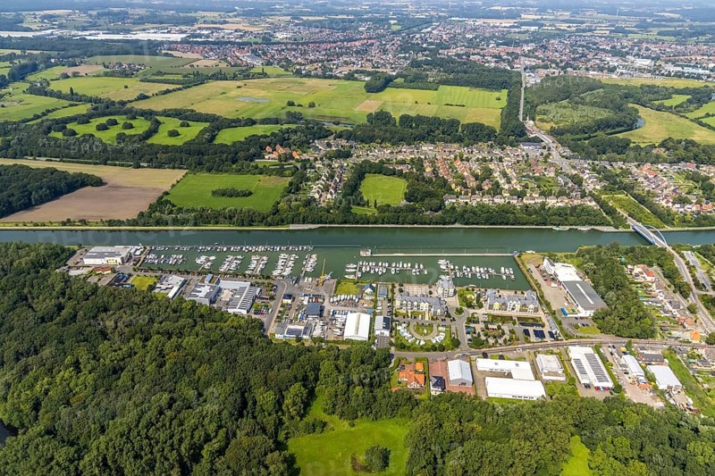 Aerial view, Yacht harbour Marina Rünthe in Bergkamen, Ruhr area, North Rhine-Westphalia, Germany, Bergkamen, inland navigation, DE, Datteln-Hamm canal, Europe, aerial view, aerial photography, aerial photography, motor boats, overview, bird's eye view, yachts, marina, birds-eyes view, overview
