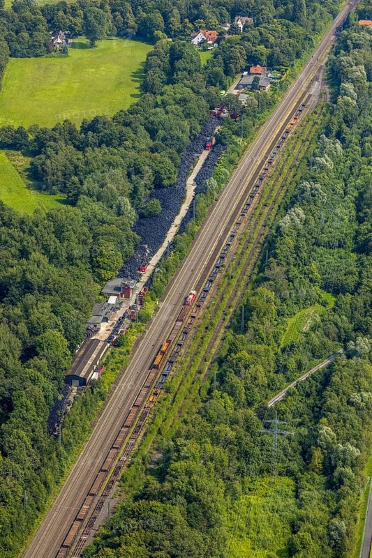 Aerial view, tyre warehouse and tyre recycling at Werner Straße in Bergkamen, Ruhr area, North Rhine-Westphalia, Germany, Bergkamen, DE, Europe, aerial view, aerial photography, aerial photography, recycling yard, overview, bird's-eye view, overview