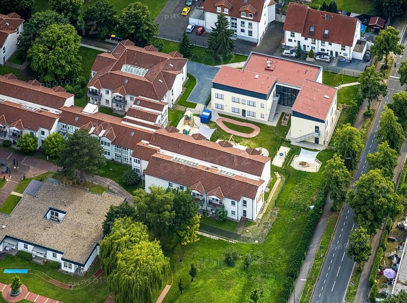 Aerial view of the AWO retirement home Hermann-Görlitz-Seniorenzentrum, Bergkamen, Ruhr area, North Rhine-Westphalia, Germany, DE, Europe, aerial photo, birds-eyes view, aerial photography, aerial photography, overview, bird's eye view, retirement home, nursing home, retirement residence