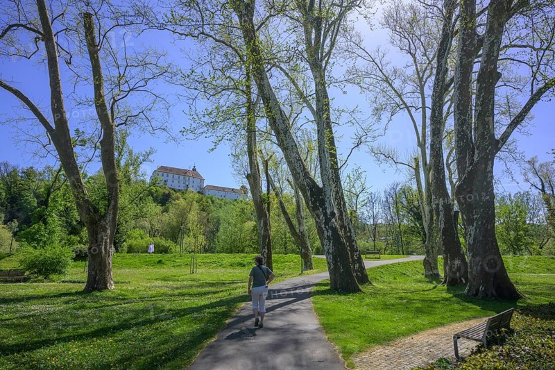 City park with a view of Oberradkersburg Castle in Slovenia, Bad Radkersburg, Styria, Austria