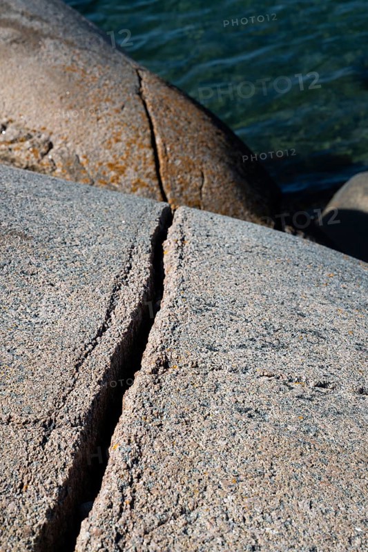Rocky coast, Bohus granite, cracks in the rock, Ramsvik, Naturreservat Ramsviklandet, Bohuslän, Skagerrak, Sotenäs, Västra Götalands län, Sweden
