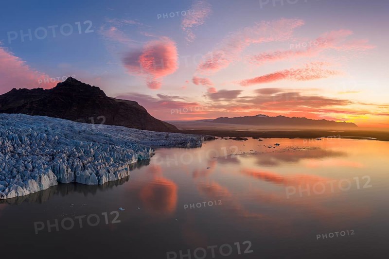 Glacier with Fjallsarlon glacier lagoon at sunrise, Vatnajökull National Park, South Iceland, Iceland