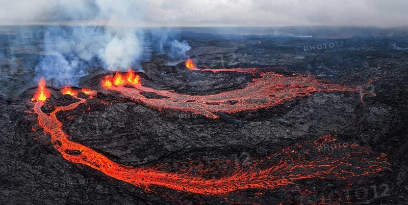 Volcanic eruption, Sundhnúkur crater chain, near Grindavik, Reykjanes Peninsula, Southwest Iceland, Iceland