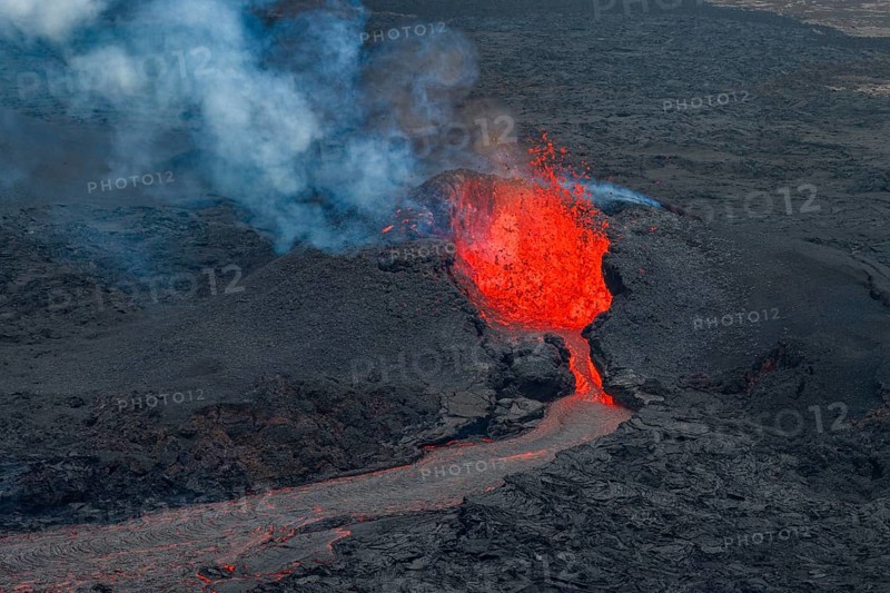 Volcanic eruption, Sundhnúkur crater chain, near Grindavik, Reykjanes Peninsula, Southwest Iceland, Iceland