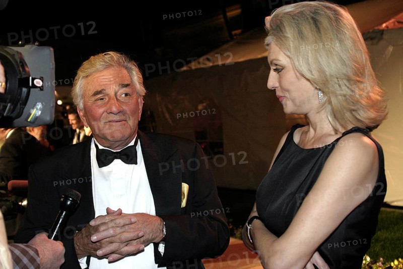 Peter Falk and Shera Danese at the the 2nd Annual Guardian IDA Awards fundraiser held at Paramount Studios in Hollywood, USA on October 30, 2004, Hollywood, CA, USA, Los Angeles, California, USA