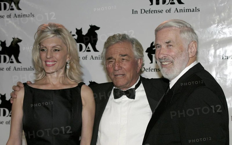 Dr. Elliot M. Katz, Peter Falk and wife Shera Danese at the the 2nd Annual Guardian IDA Awards fundraiser held at Paramount Studios in Hollywood, USA on October 30, 2004, Hollywood, CA, USA, Los Angeles, California, USA