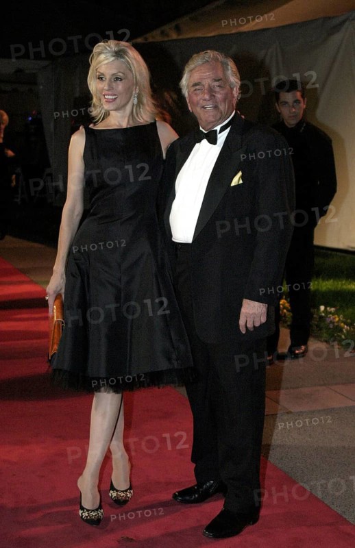 Peter Falk and Shera Danese at the the 2nd Annual Guardian IDA Awards fundraiser held at Paramount Studios in Hollywood, USA on October 30, 2004, Hollywood, CA, USA, Los Angeles, California, USA
