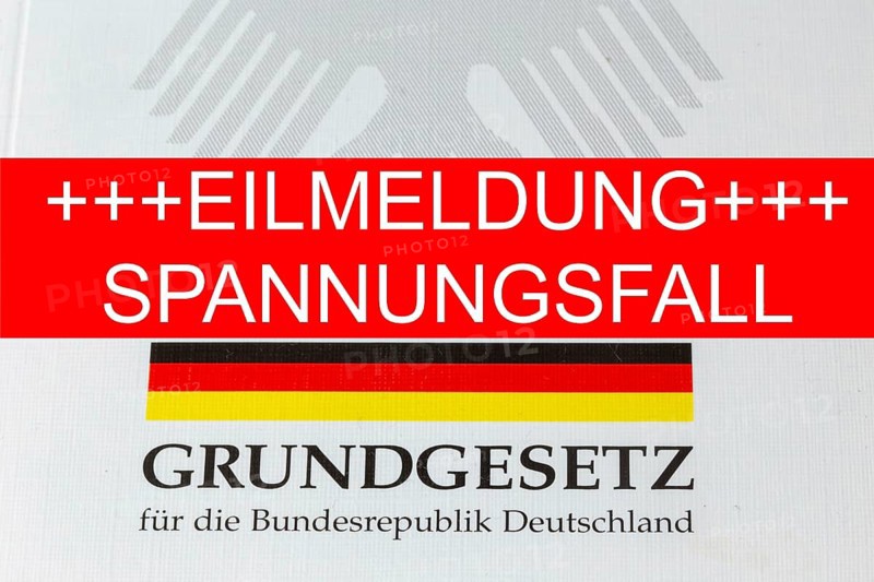 Tension case Symbolic image: The lettering EILMELDUNG SPANNUNGSFALL, with the German Basic Law behind it