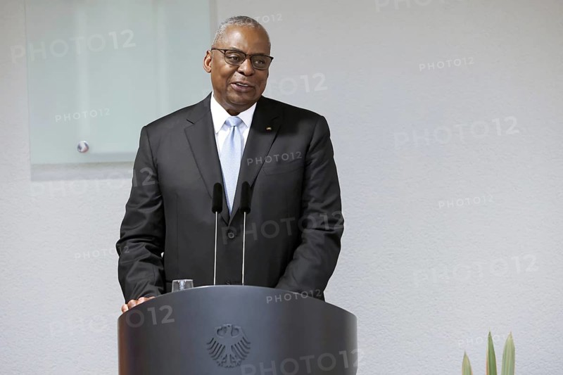 Lloyd James Austin III Former United States Secretary of Defence 2021 to 2025 - Award of the Order of Merit of the Federal Republic of Germany to Lloyd James Austin III in recognition of his personal commitment to strengthening German-American friendship and bilateral defence and military policy cooperation at the Federal Ministry of Defence, Berlin, 01.10.25