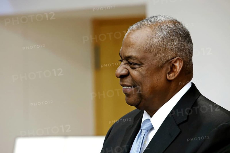 Lloyd James Austin III Former United States Secretary of Defence 2021 to 2025 - Award of the Order of Merit of the Federal Republic of Germany to Lloyd James Austin III in recognition of his personal commitment to strengthening German-American friendship and bilateral defence and military policy cooperation at the Federal Ministry of Defence, Berlin, 01.10.25