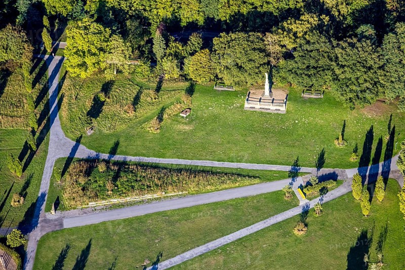 Aerial view, parade ground with war memorial, Germania memorial for the fallen of the Franco-Prussian War 1870/71, historical sight, centre, Hamm, Ruhr area, North Rhine-Westphalia, Germany, DE, memorial, Europe, aerial view, aerial photography, aerial photography, memorial, overview, bird's-eye view, overview