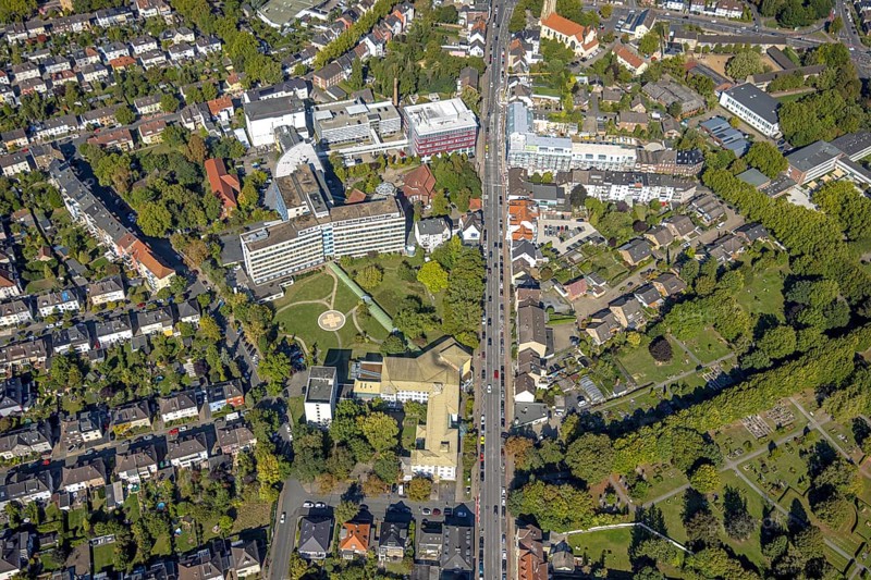 Aerial view, Johanniter-Kliniken Hamm Evangelisches Krankenhaus Hamm, Seniorencampus Baustelle mit Neubau an der Werler Straße Ecke Blumenstraße, Mitte, Hamm, Ruhr Area, North Rhine-Westphalia, Deutschland, Altenheim, Altenwohnheim, Altersheim, Bauarbeiten, Baugebiet, Baugelände, Baugrundstücke, Baumaßnahme, Bauprojekt, Baustelle, Betreuung und Pflege, DE, Europa, healthcare, hospital, heliport, clinic, hospital, hospital, aerial photography, aerial photography, medical facility, medical aid, new building, care facility, retirement home, retirement residence, retirement home, retirement centre, overview, bird's-eye view, overview, medical care