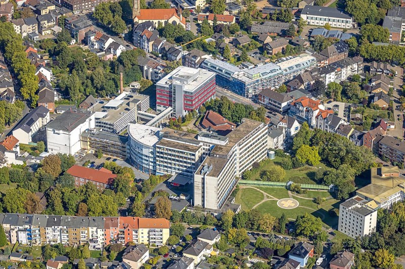 Aerial view, Johanniter-Kliniken Hamm Evangelisches Krankenhaus Hamm, Seniorencampus Baustelle mit Neubau an der Werler Straße Ecke Blumenstraße, Mitte, Hamm, Ruhr Area, North Rhine-Westphalia, Deutschland, Altenheim, Altenwohnheim, Altersheim, Bauarbeiten, Baugebiet, Baugelände, Baugrundstücke, Baumaßnahme, Bauprojekt, Baustelle, Betreuung und Pflege, DE, Europa, healthcare, hospital, heliport, clinic, hospital, hospital, aerial photography, aerial photography, medical facility, medical aid, new building, care facility, retirement home, retirement residence, retirement home, retirement centre, overview, bird's-eye view, overview, medical care