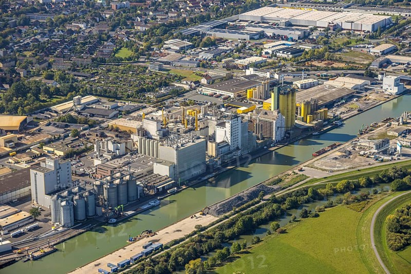 Aerial view, harbour area, Brökelmann und Co. oil mill in the harbour at the Datteln-Hamm canal, Bockum-Hövel, Hamm, Ruhr area, North Rhine-Westphalia, Germany, DE, Europe, commercial enterprise, commercial area, commercial area, commercial property, commercial site, commercial use, harbour, harbour area, industrial area, industrial site, aerial view, aerial photography, aerial photography, overview, bird's-eye view, overview