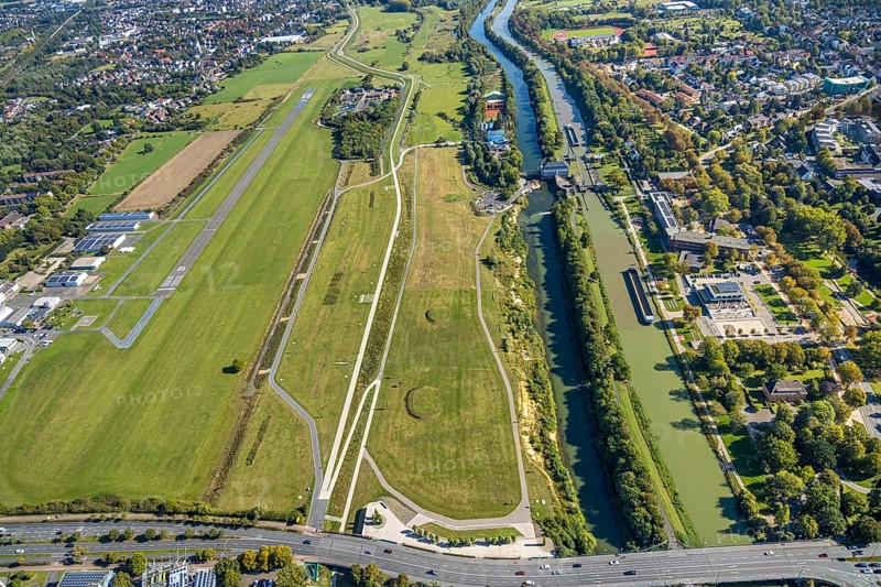 Aerial photograph, Hamm-Lippewiesen airfield and the Datteln-Hamm canal and Lippe river experience area, Hamm Mattenbecke sewage treatment plant and Hamm lock, Heessen district, Hamm, Ruhr area, North Rhine-Westphalia, Germany, DE, Europe, flight emission, airport, aircraft noise, airfield, sewage treatment plant, runway, aerial photograph, aerial photography, aerial photography, lock, runway, overview, bird's-eye view, bird's-eye view, overview